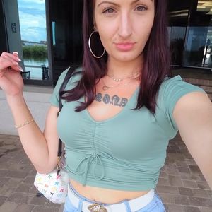 Meet your Posher, Nicole